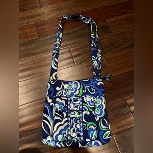 💙💚 Vera Bradley Blue and Green Floral Quilted Messanger Bag Crossbody!